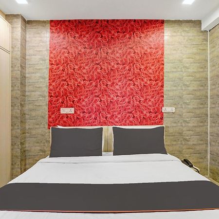 Collection O Model Town Metro View Hotel New Delhi Buitenkant foto
