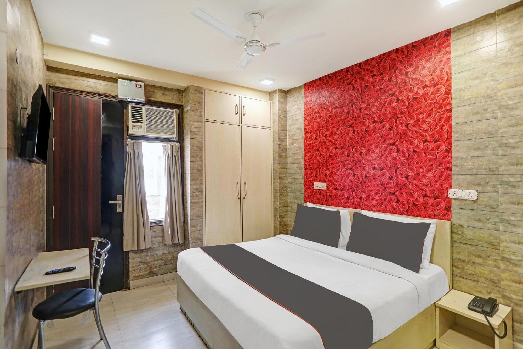 Collection O Model Town Metro View Hotel New Delhi Buitenkant foto